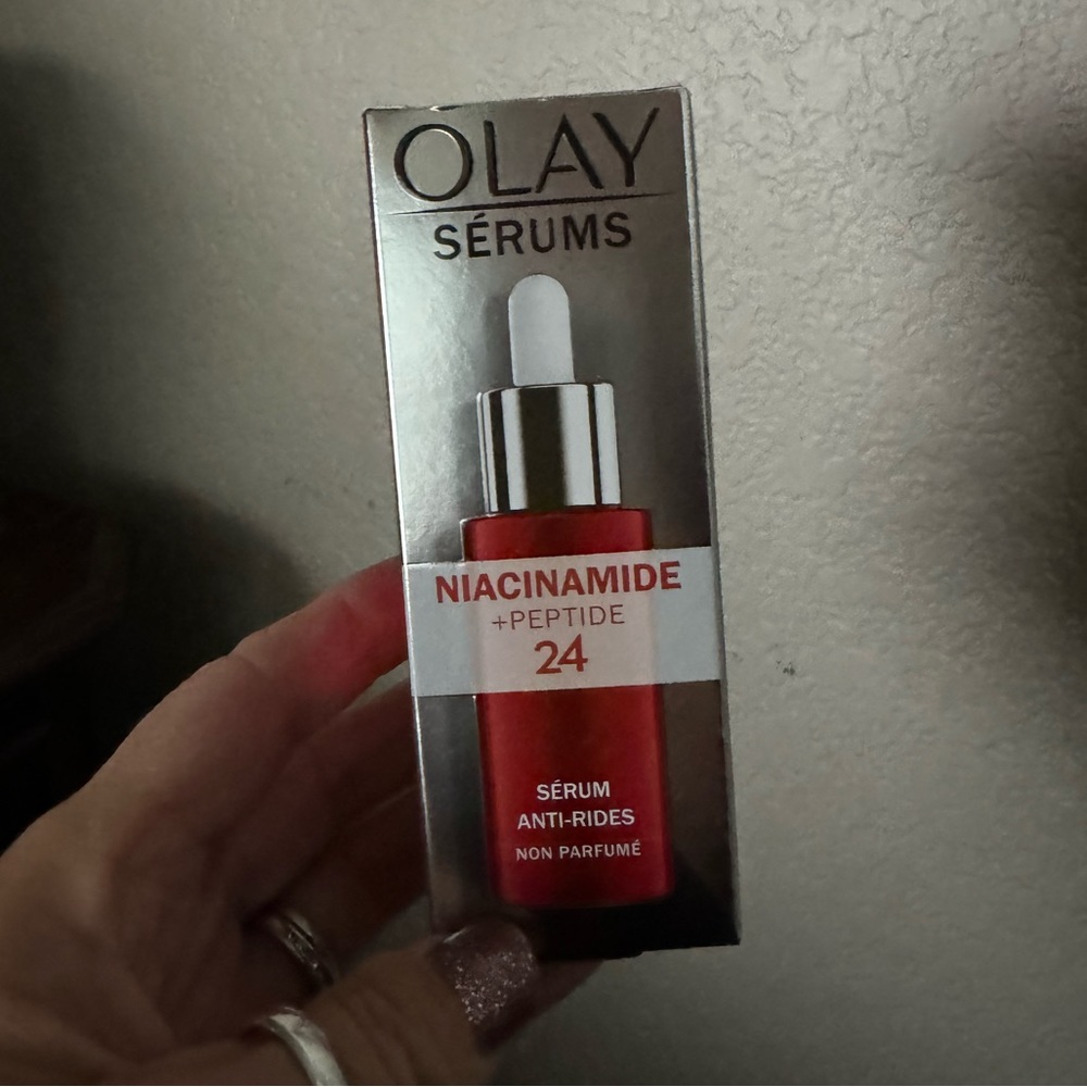 Olay Niacinamide + Peptide 24